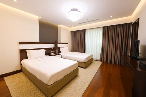 Three Bedroom Suite Near financial Center Metro. 2 Luxury Bookings