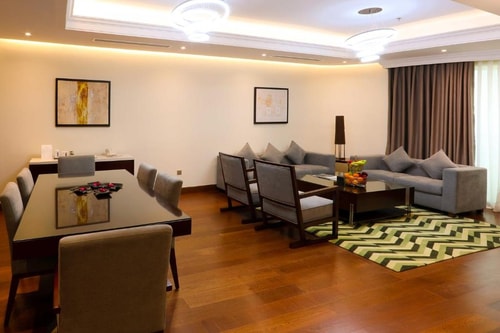 Three Bedroom Suite Near financial Center Metro. 4 Luxury Bookings