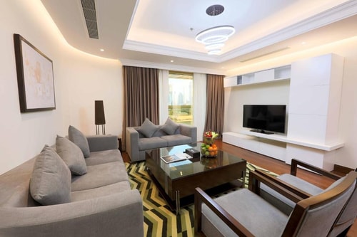 Three Bedroom Suite Near financial Center Metro. 3 Luxury Bookings