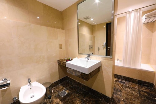 Three Bedroom Suite Near financial Center Metro. 7 Luxury Bookings