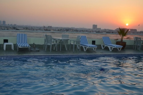 Studio Apartment Near Manhattan Avenue 10 Luxury Bookings