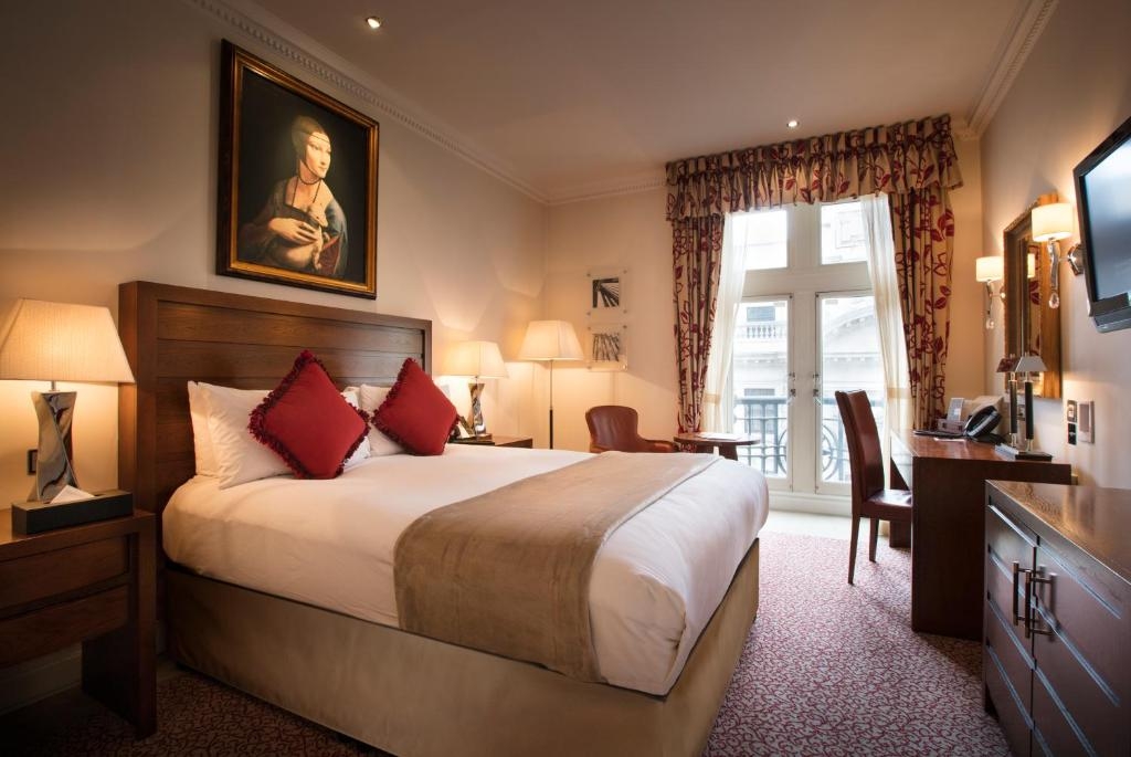 Deluxe Double Room Near Guards Memorial LON Luxury Bookings