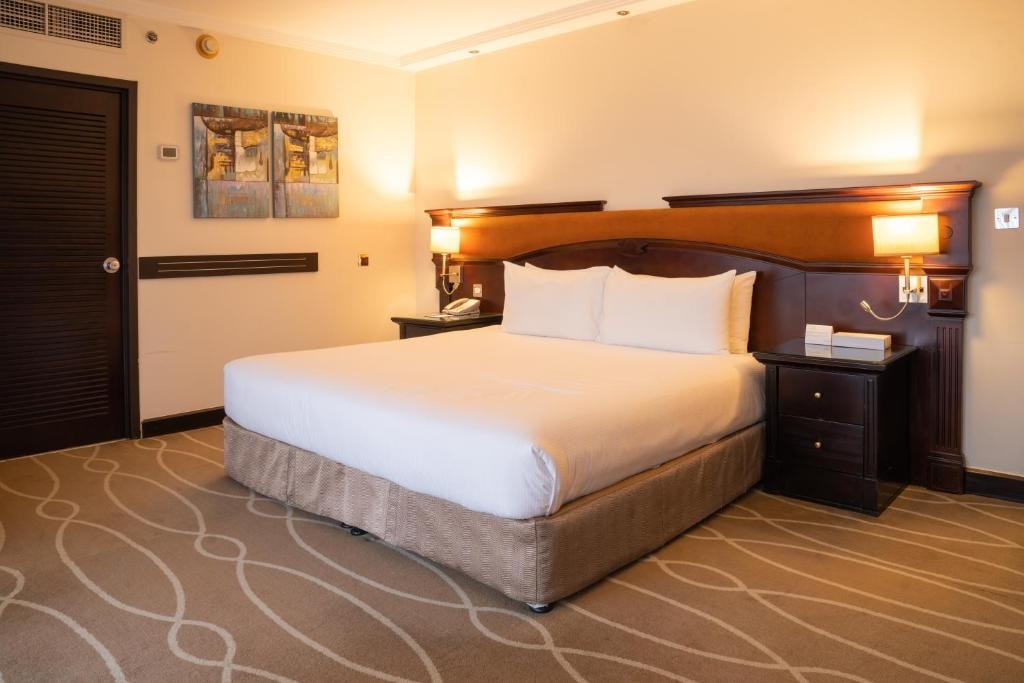 Hafeet Classic King Or Twin Room Near Saharia Club Luxury Bookings