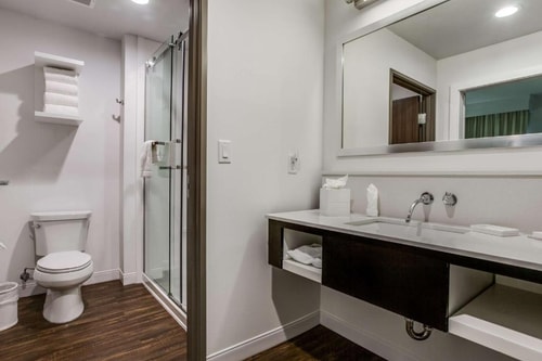 King Room Near Central Dentist DAL 2 Luxury Bookings
