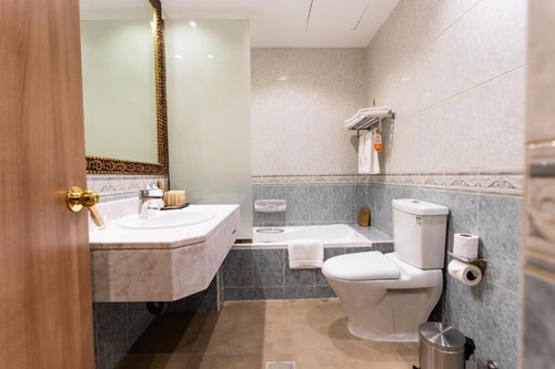 Deluxe King Or Twin Room Near Abuhail Centre Dubai 8 Luxury Bookings