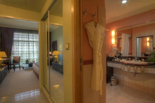 Deluxe Room Near Corniche Beach By Luxury Bookings 1 Luxury Bookings
