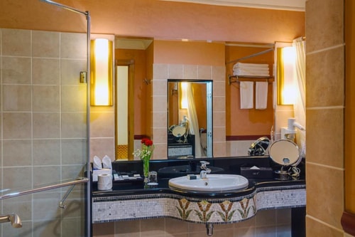 Deluxe Room Near Corniche Beach By Luxury Bookings 4 Luxury Bookings