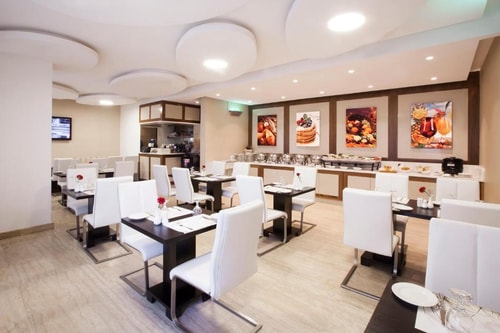 Standard Room Near by Al Rigga Metro Station 9 Luxury Bookings