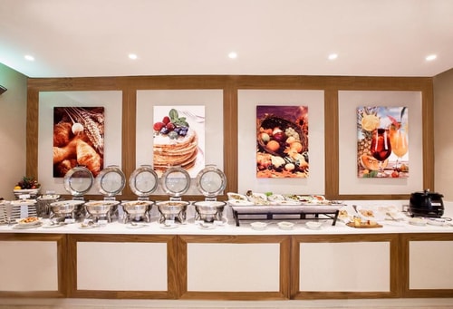 Standard Room Near by Al Rigga Metro Station 10 Luxury Bookings