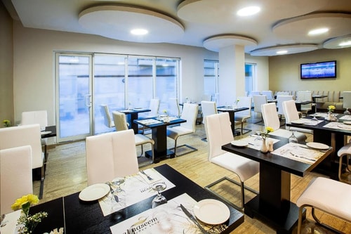 Standard Room Near by Al Rigga Metro Station 7 Luxury Bookings
