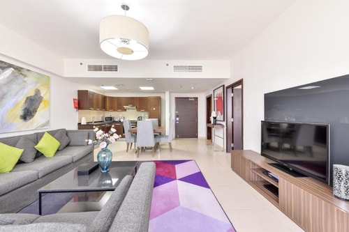 Deluxe One Bedroom Apartment Near WTC Metro 9 Luxury Bookings