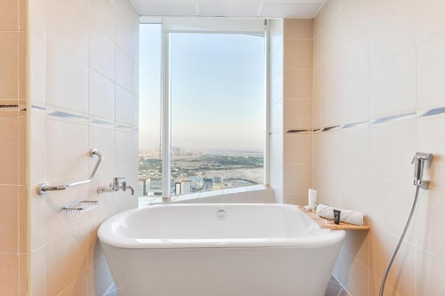 Deluxe One Bedroom Apartment Near WTC Metro 23 Luxury Bookings