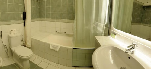 Three Bedroom apartment Near Alqiyadah Metro 4 Luxury Bookings