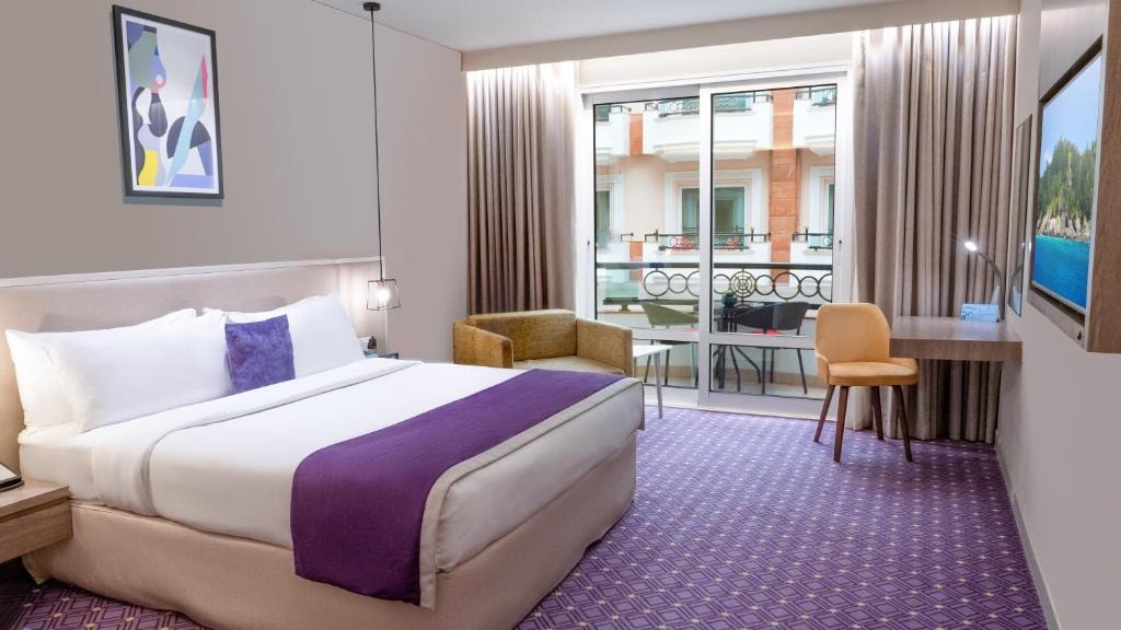 Deluxe King Or Twin Room Near Wasl Tower Luxury Bookings