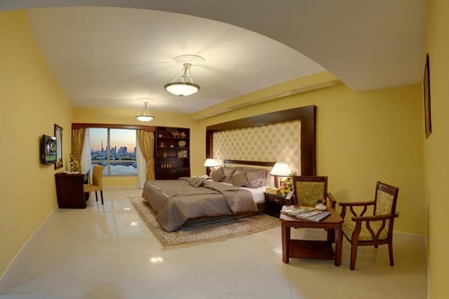3 Bedroom Apartments Near MM Towers Shopping Mall 3 Luxury Bookings