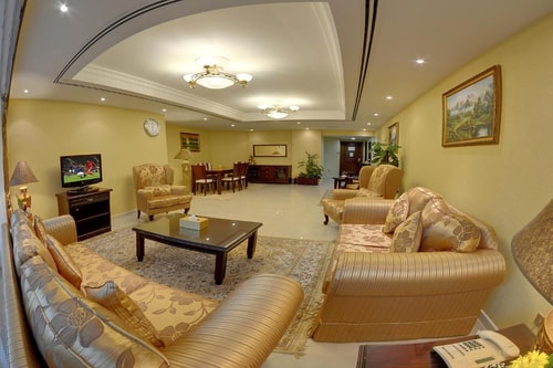 3 Bedroom Apartments Near MM Towers Shopping Mall 4 Luxury Bookings
