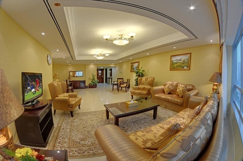 3 Bedroom Apartments Near MM Towers Shopping Mall 5 Luxury Bookings