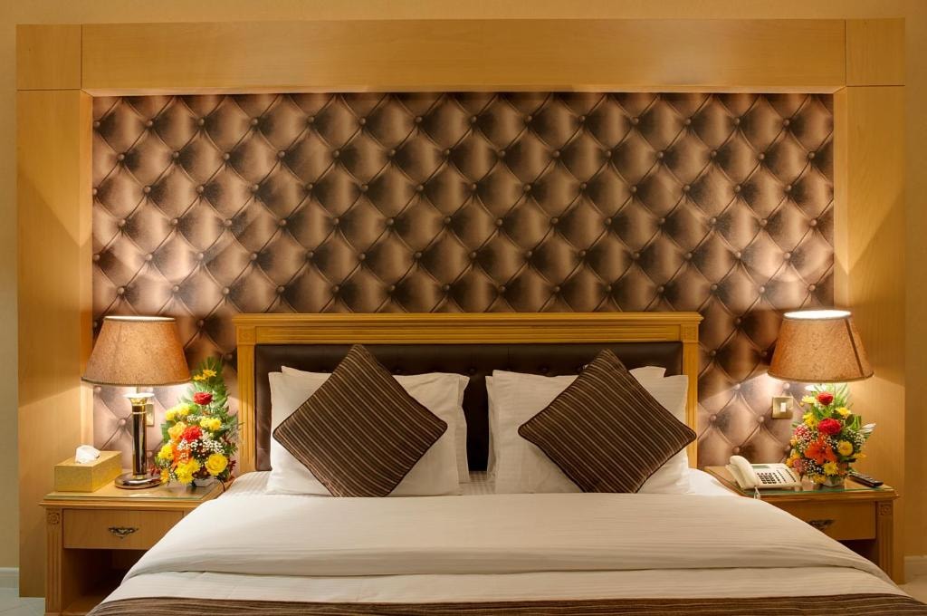 3 Bedroom Apartments Near MM Towers Shopping Mall Luxury Bookings