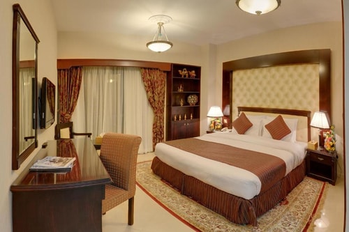3 Bedroom Apartments Near MM Towers Shopping Mall 18 Luxury Bookings