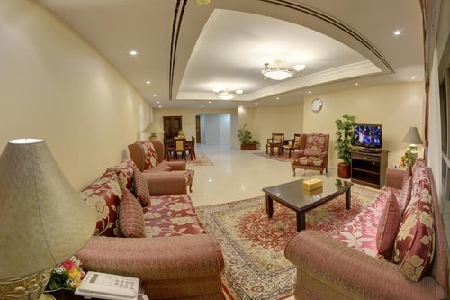 3 Bedroom Apartments Near MM Towers Shopping Mall 26 Luxury Bookings