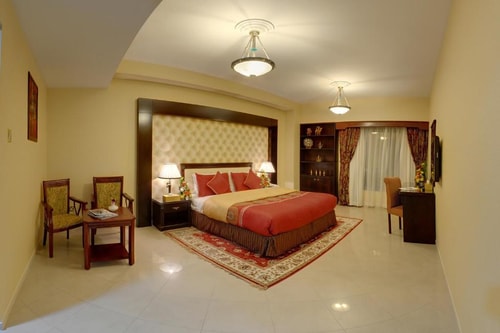3 Bedroom Apartments Near MM Towers Shopping Mall 28 Luxury Bookings