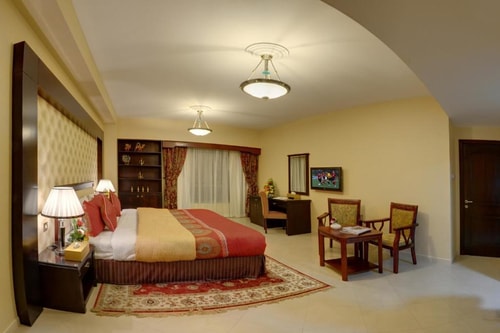 3 Bedroom Apartments Near MM Towers Shopping Mall 31 Luxury Bookings