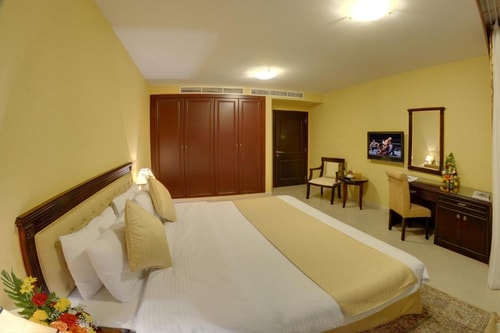 3 Bedroom Apartments Near MM Towers Shopping Mall 32 Luxury Bookings