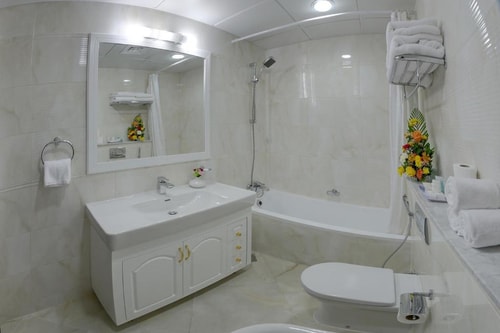3 Bedroom Apartments Near MM Towers Shopping Mall 37 Luxury Bookings