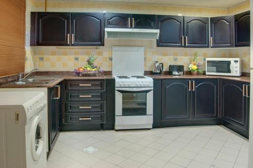 3 Bedroom Apartments Near MM Towers Shopping Mall 12 Luxury Bookings
