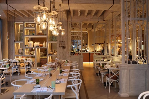 Luxury Deluxe  Room Next To Internet Metro 8 Luxury Bookings