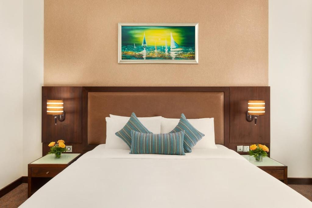 King Room Near Reef Mall By Luxury Bookings Luxury Bookings