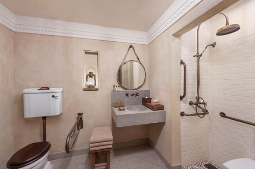 King Heritage Room Near Al Seef heritage Souq 6 Luxury Bookings