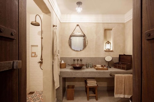 King Heritage Room Near Al Seef heritage Souq 7 Luxury Bookings