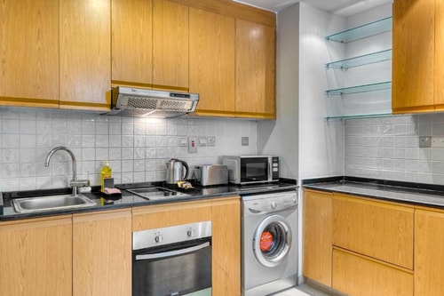 Classic Studio Near Carrefour Tecom Ab 5 Luxury Bookings