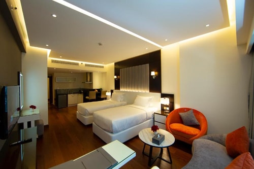 Studio Apartment Next to Financial Centre Metro 2 Luxury Bookings