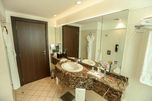 Two Bedroom Apartment near National Cinema 7 Luxury Bookings