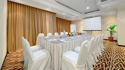 Deluxe Two Bedroom Apartment Near Al Majaaz Park 16 Luxury Bookings