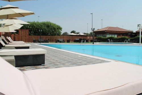 Royal Suite With Pool Near to Delma Park 5 Luxury Bookings
