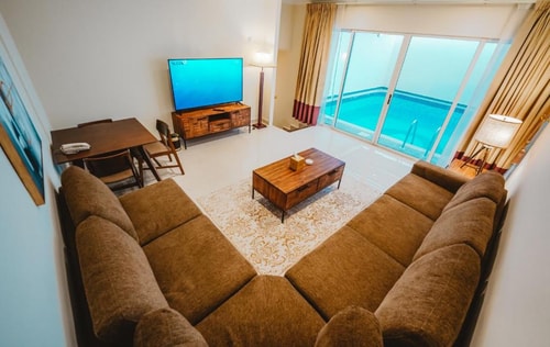 Royal Suite With Pool Near to Delma Park 7 Luxury Bookings