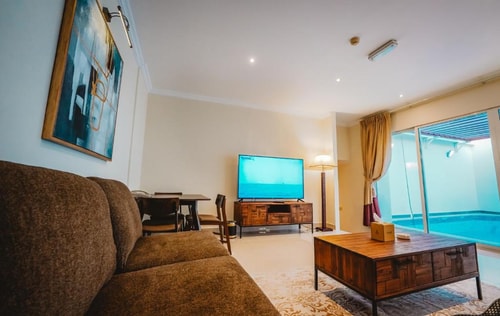 Royal Suite With Pool Near to Delma Park 5 Luxury Bookings