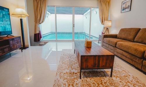 Royal Suite With Pool Near to Delma Park 4 Luxury Bookings