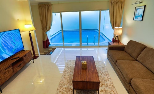 Royal Suite With Pool Near to Delma Park 3 Luxury Bookings