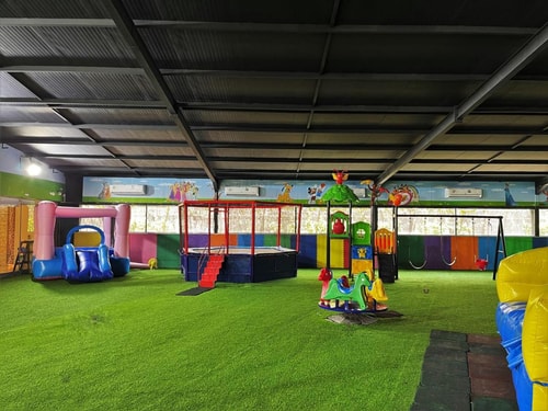 Superior King Room Near to Delma Park 10 Luxury Bookings