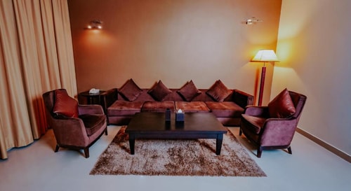 Executive Suite Room Near to Delma Park 2 Luxury Bookings