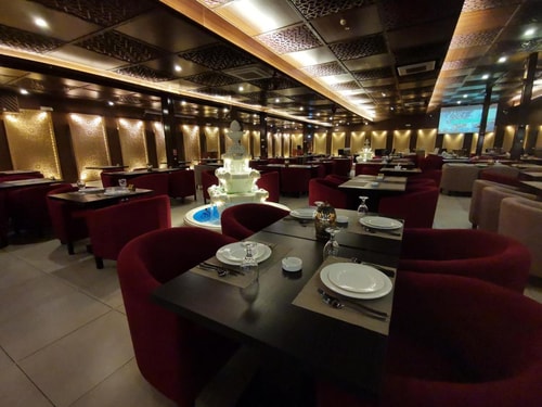 Superior King Room Near to Delma Park 2 Luxury Bookings