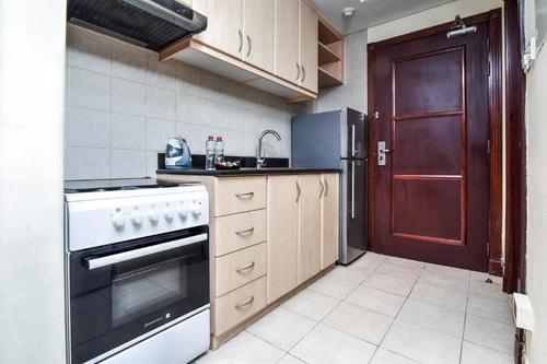Studio Apartment Walk From Gardens Metro Station 7 Luxury Bookings