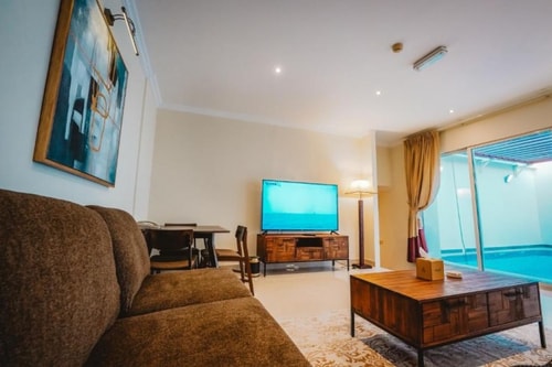 Royal Suite With Pool Near to Delma Park 14 Luxury Bookings