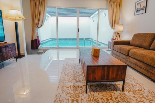 Royal Suite With Pool Near to Delma Park 4 Luxury Bookings