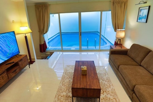 Royal Suite With Pool Near to Delma Park 7 Luxury Bookings