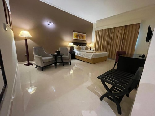 Deluxe King Room Near to Delma Park 3 Luxury Bookings